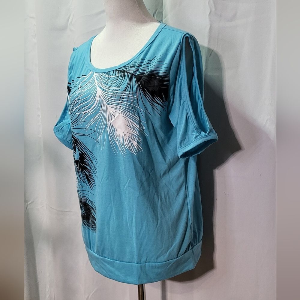 Women's NWOT Blue Cold Shoulder Feather Print Short Sleeve Top Size Large - Picture 5 of 10